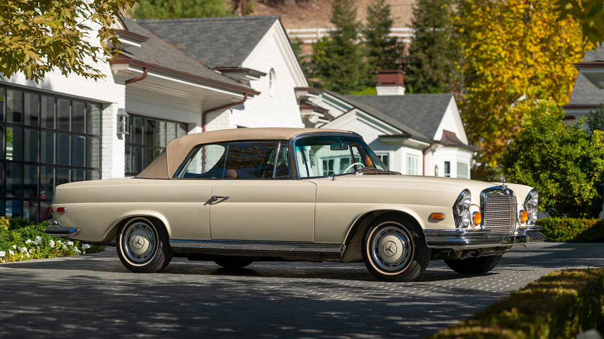 1971 Mercedes-Benz 280 SE 3.5 Cabriolet offered at RM Sotheby's Arizona Live Auction 2022