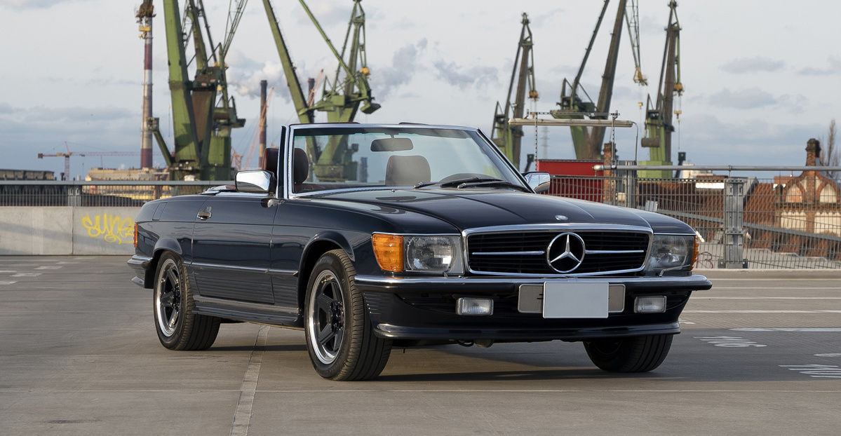 Midnight Blue 1988 Mercedes-Benz 420 SL available at RM Sotheby's Online Only Open Roads March Auction 2021