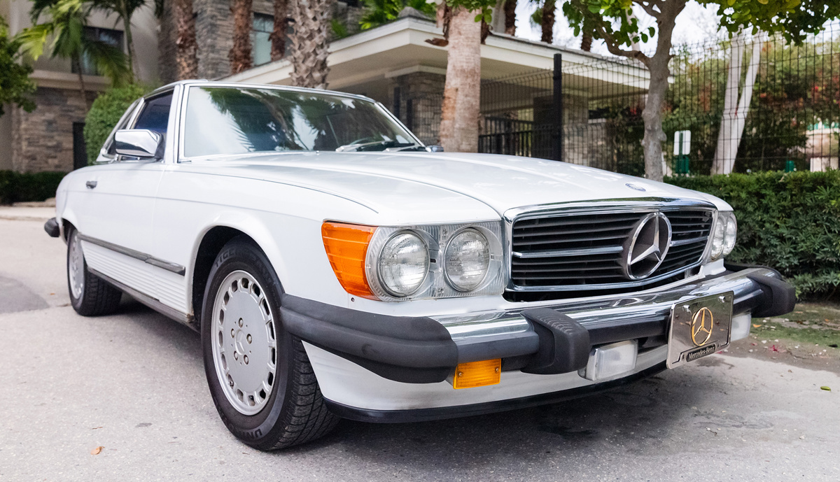 1987 Mercedes-Benz 560 SL offered at RM Sotheby's Fort Lauderdale live auction 2022