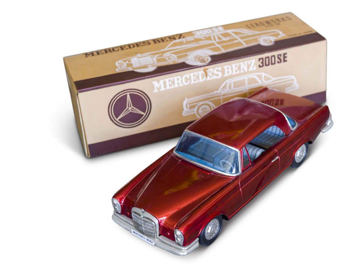 Mercedes-Benz 300 SE Large Scale Model by Leadworks offered at RM Sotheby's The Mitosinka Collection online auction 2020